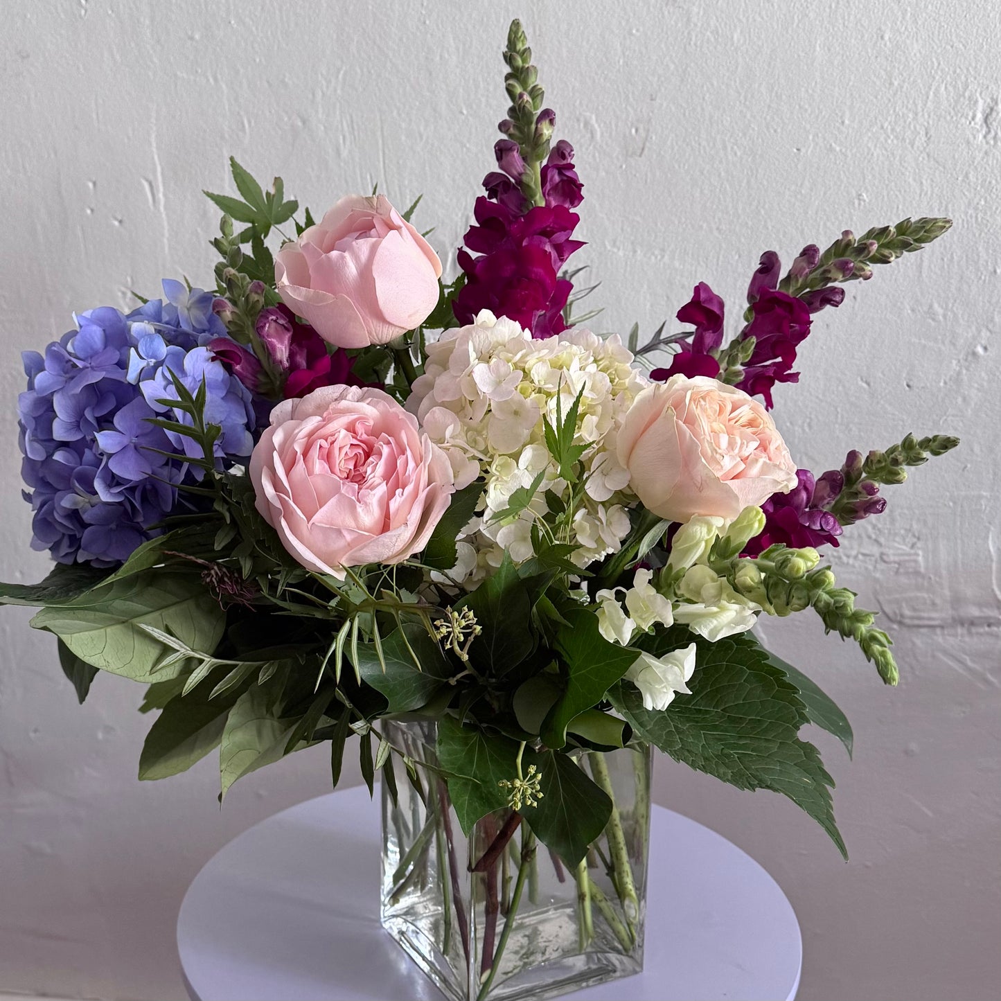 Abundant of fresh seasonal flowers designed in a glass vase. Delivered by Bendigo Florist Blumetown. 