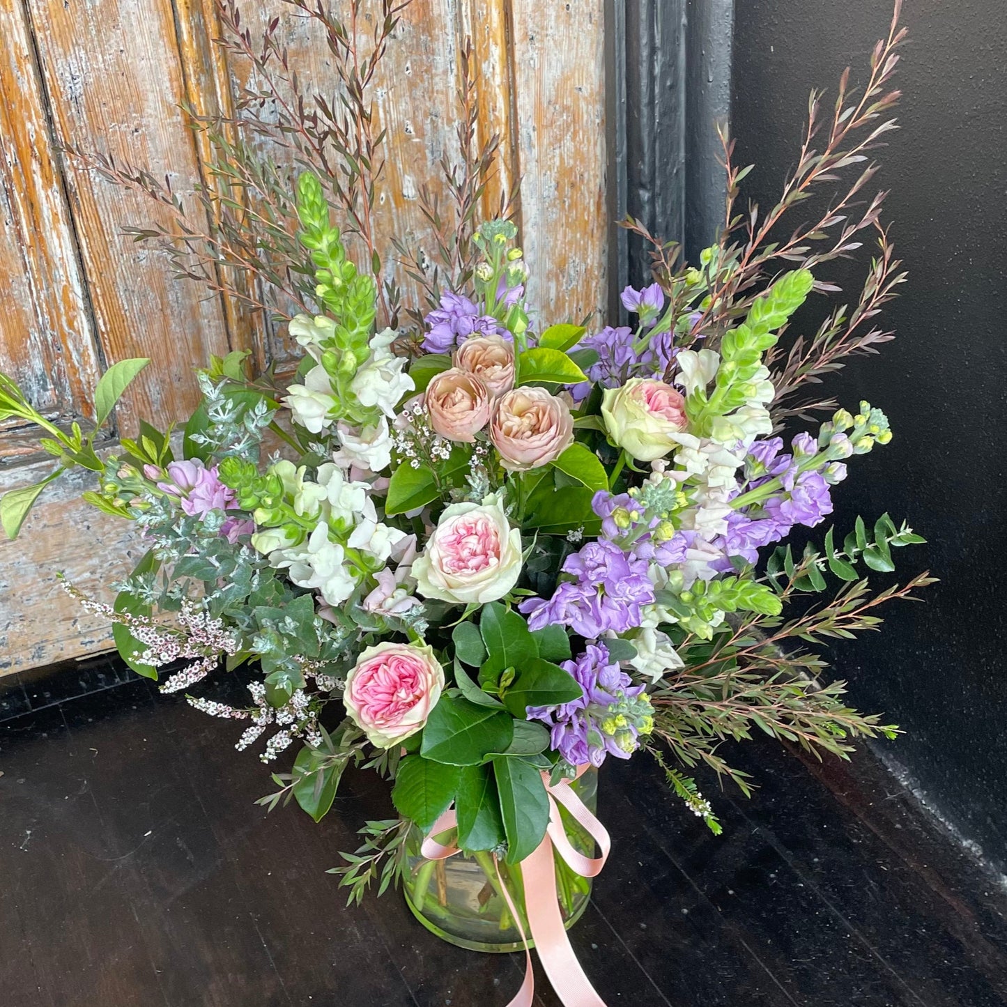 Soft pastel seasonal flowers in Bendigo presented in a glass vase by Bendigo Florist Blumetown.