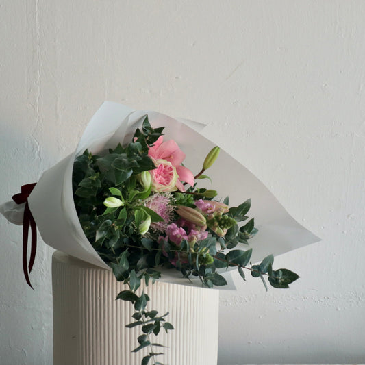 Bendigo Florist wrapped bouquet white, green and pink flowers. Seasonal fresh, sustainable florist Bendigo. Delivering across Bendigo. 